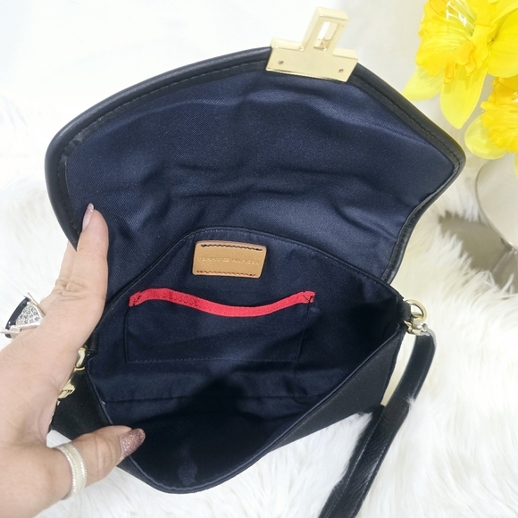 Tommy Hilfiger black and white crossbody - Picture 7 of 10